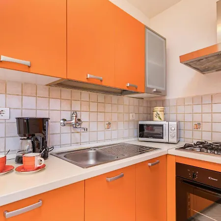 Holiday home Sonja - Ipc157 By Interhome