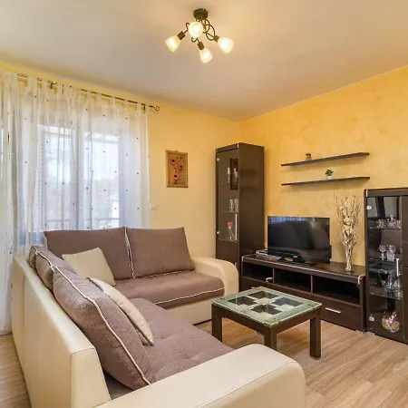 Holiday home Sonja - Ipc157 By Interhome